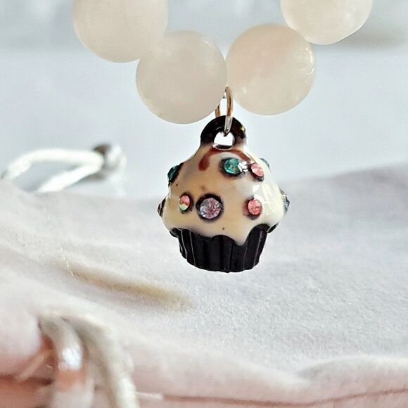 Natural White Quartz Stone Beaded Stretch Gemstone Bracelet w/Cupcake Charm NEW - Picture 4 of 14